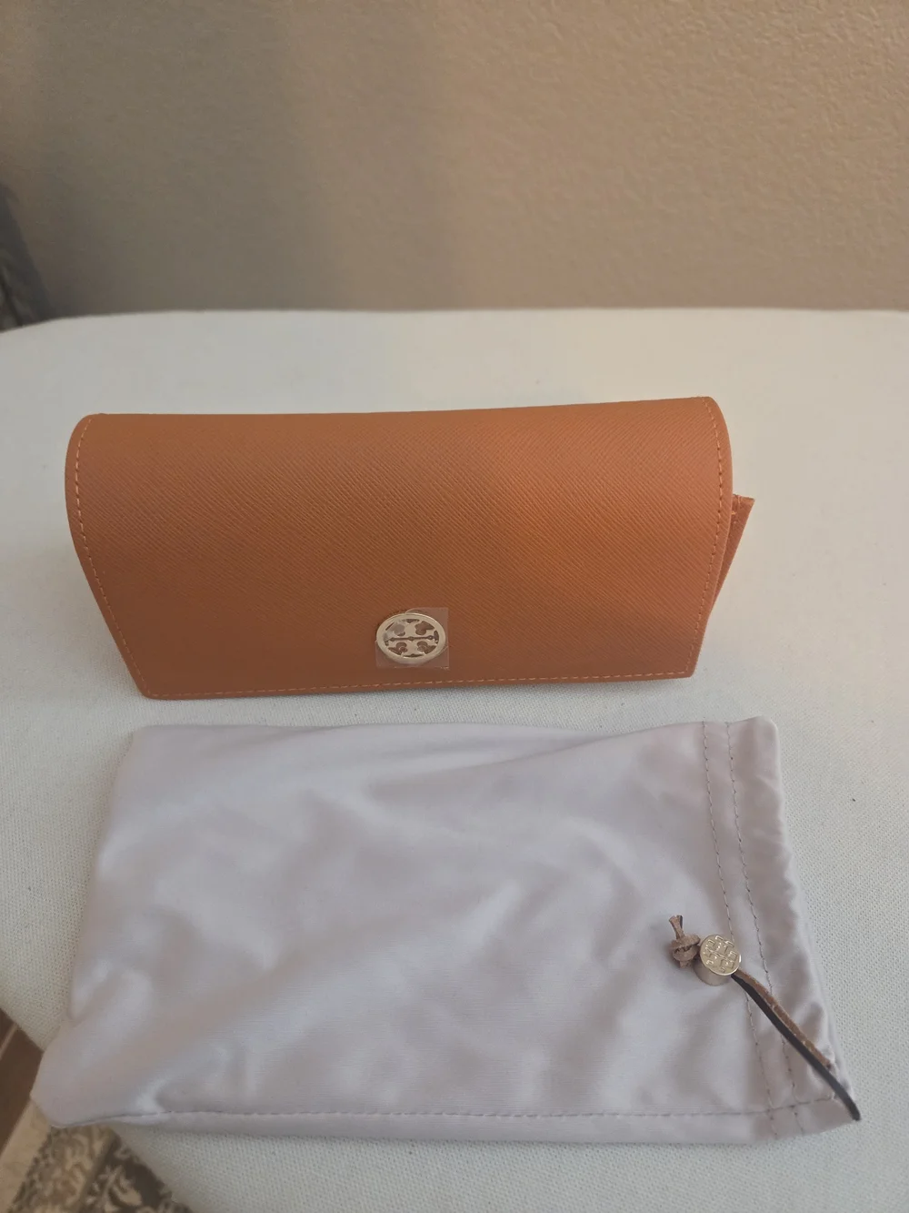 Tory Burch Green Oversized Square Sunglasses with Gold Hardware - Picture 3 of 3